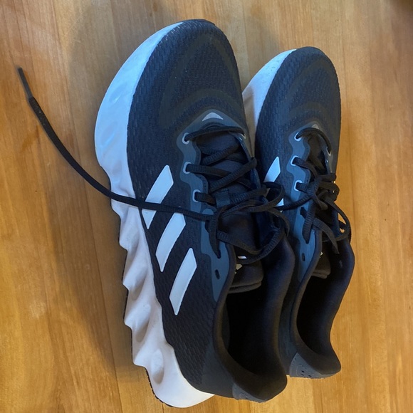 Excellent condition sneakers - Picture 2 of 4